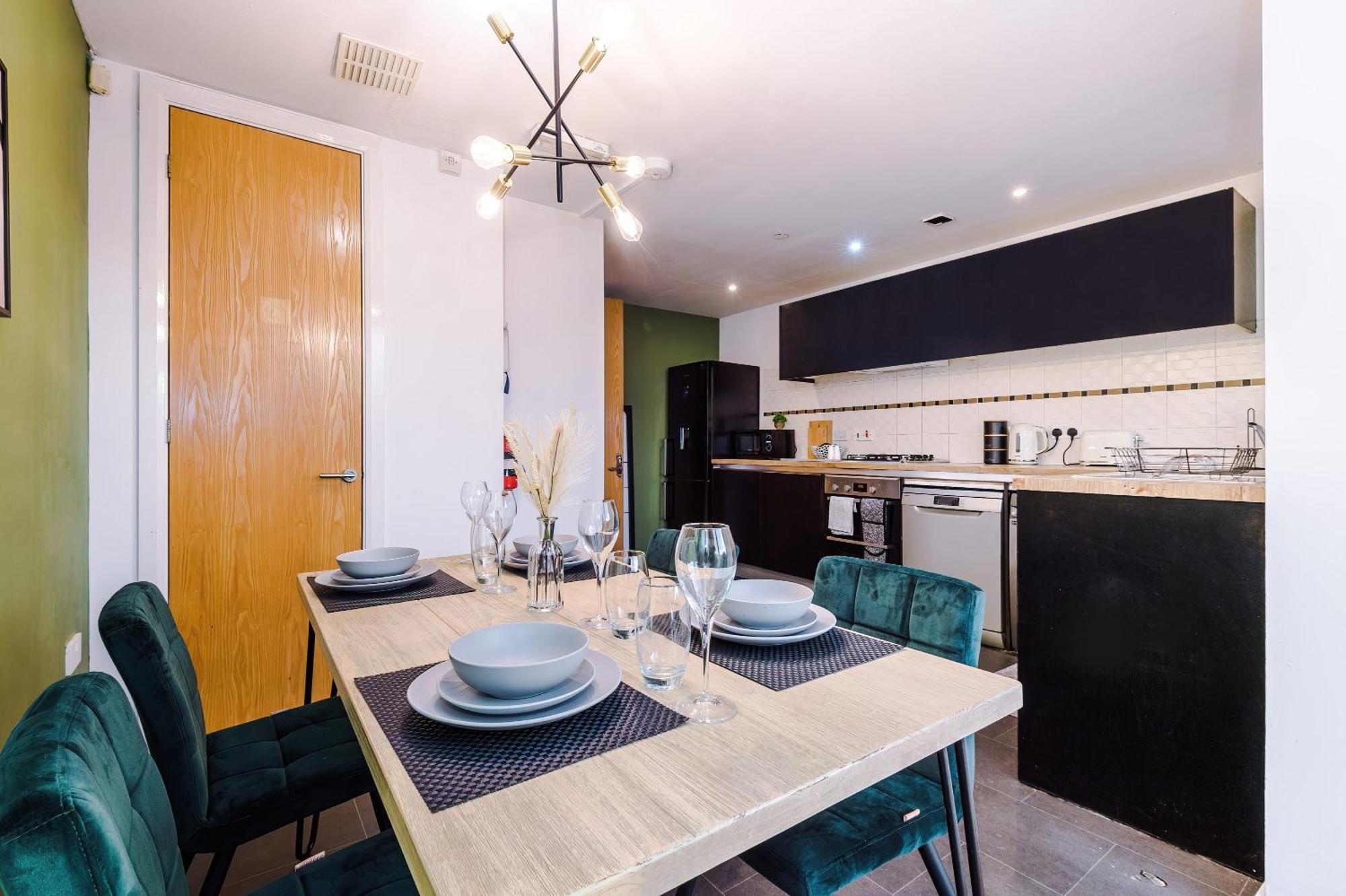 הוילה מנצ'סטר Rest&Recharge At A Spacious Townhouse By The Etihad מראה חיצוני תמונה